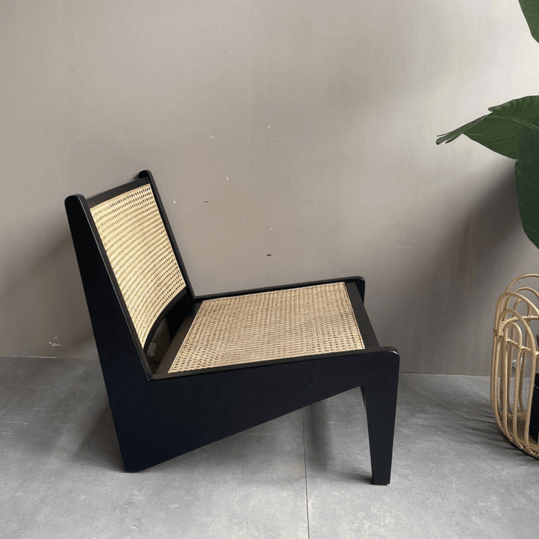 Wood Lounge Chair - Elegance & Natural Beauty